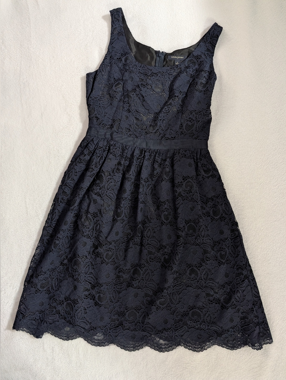Banana Republic Navy Floral Lace Dress, Beautiful Detail, Size 4